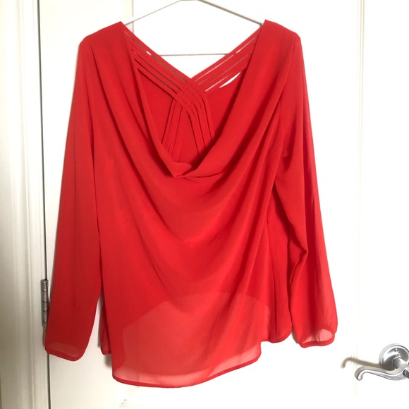 Red blouse with cross cross back - Picture 2 of 4